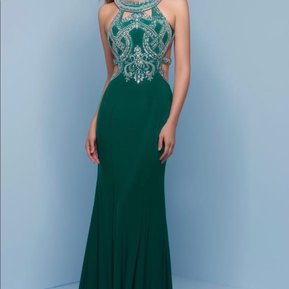 Prom dress!! - Picture 2 of 3
